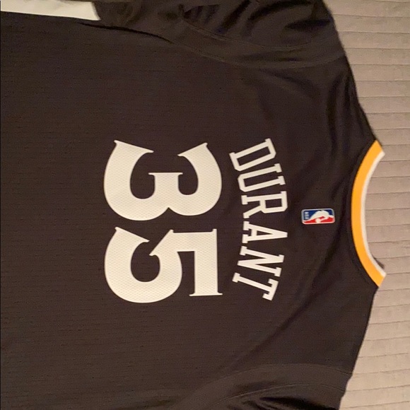 Warriors warm up - Picture 3 of 3